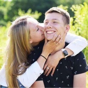 Meet your Posher, Derek